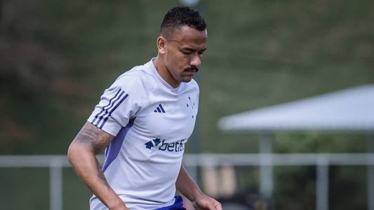 Rafael Papagaio sofreu lesão no treino, na Toca II, e vira desfalque do Cruzeiro por tempo indeterminado