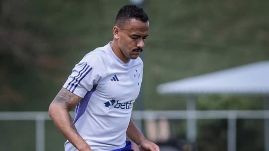 Rafael Papagaio sofreu lesão no treino, na Toca II, e vira desfalque do Cruzeiro por tempo indeterminado