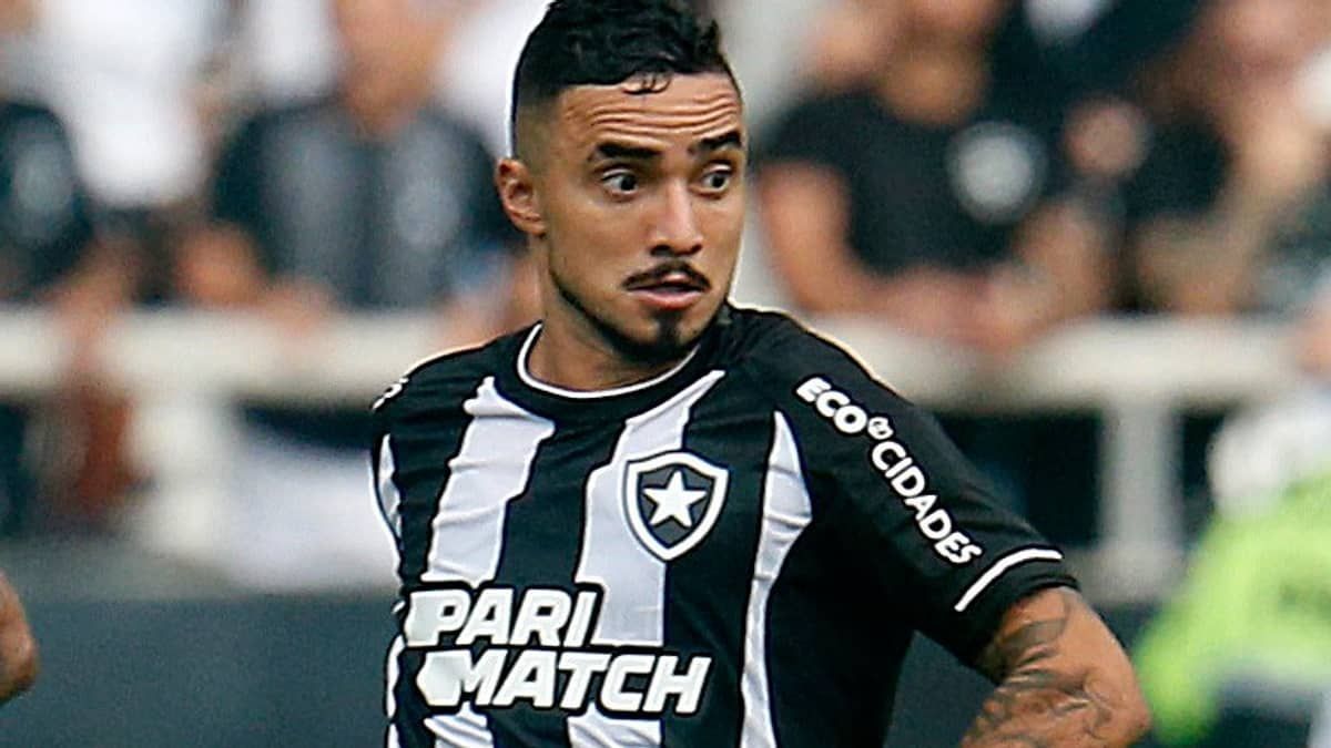 Rafael tem grave lesão e pode não jogar mais este ano pelo Botafogo
