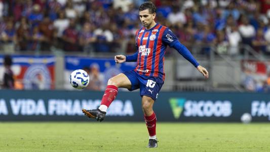 Volante Nico Acevedo em campo pelo Bahia na temporada 2025