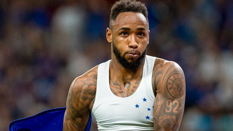 Rafa Silva, do Cruzeiro, comemora marca expressiva e projeta sequência na carreira