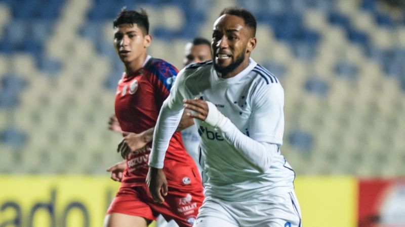 Ídolo faz alerta a jogadores do Cruzeiro após ‘tropeço’ na Sul-Americana