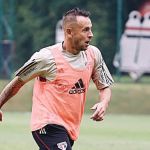Coritiba x São Paulo: onde assistir ao jogo pelo Brasileirão