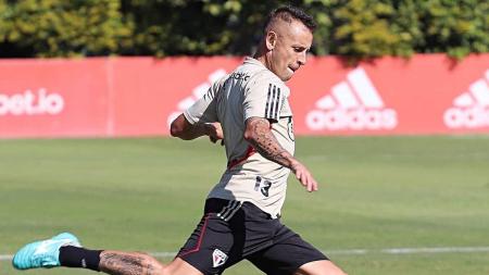 Rafinha participou do último treino com o São Paulo antes de enfrentar o Vasco