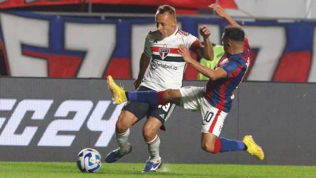 Rafinha reprova 'retranca' do San Lorenzo e projeta virada do São Paulo