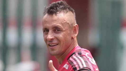 Rafinha tem bastante rodagem internacional, e quase jogou no futebol mineiro