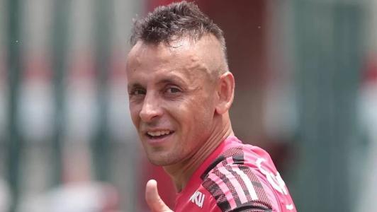 Rafinha tem bastante rodagem internacional, e quase jogou no futebol mineiro