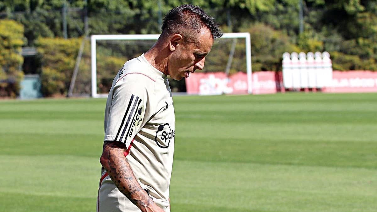 Rafinha volta e São Paulo faz ajustes finais para visitar Corinthians