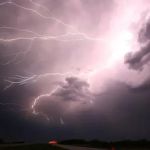 Garoto de 3 anos morre após receber descarga elétrica dentro de casa no interior de Minas