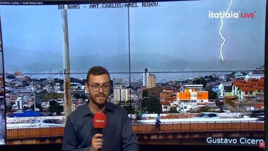 Raio surpreendeu repórter Gustavo Cícero durante o Itatiaia Patrulha