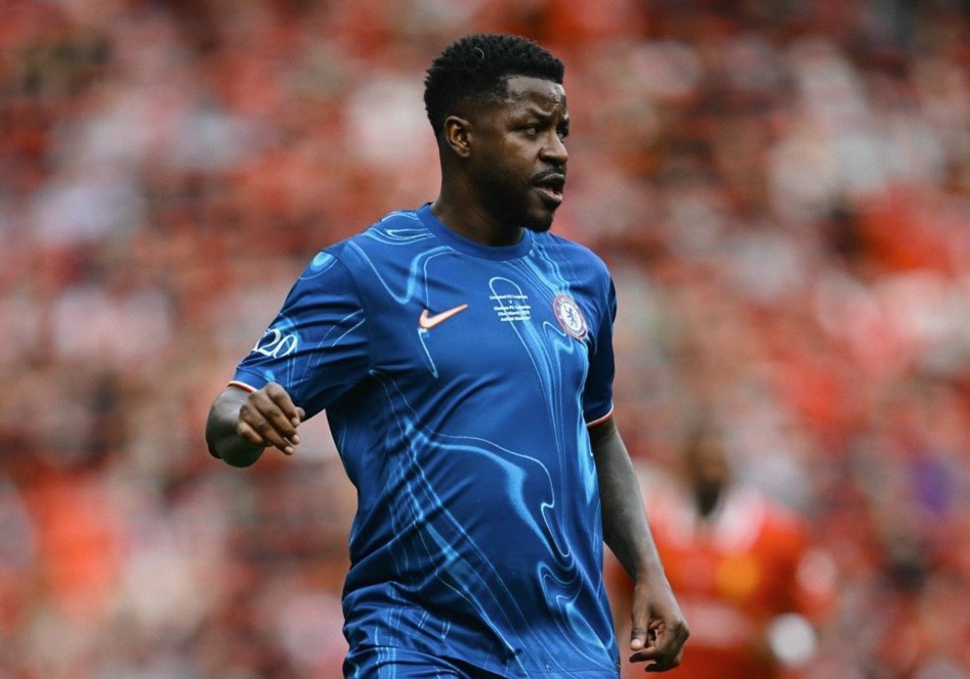 Ex-Cruzeiro marca presença e vai a campo em jogo de lendas do Chelsea