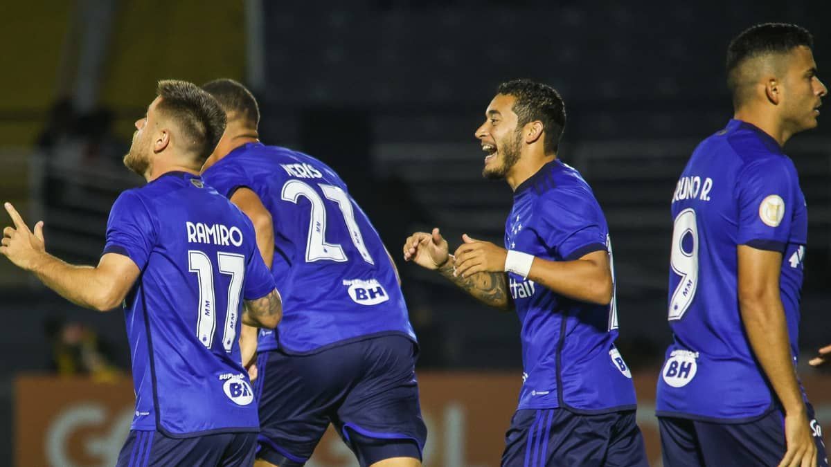 Jogador do Cruzeiro faz acordo com Corinthians por dívida trabalhista