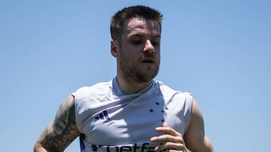 Ramiro durante corrida em campo em Itu, onde o Cruzeiro treina desde essa terça-feira (14)