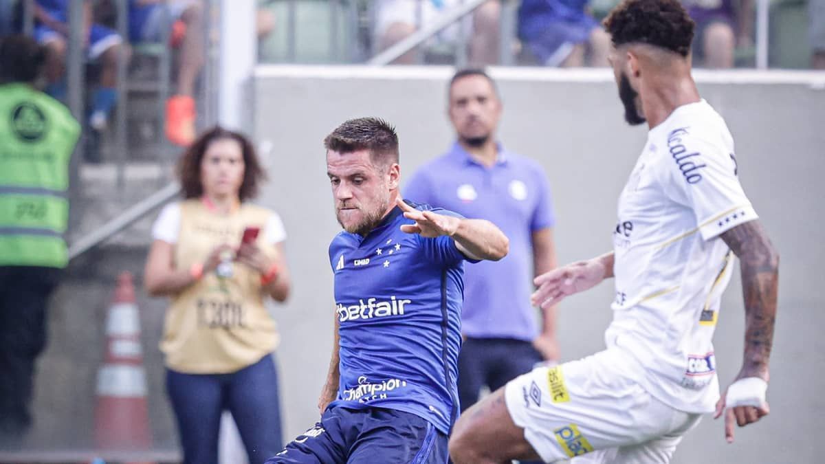 Ramiro recebe o terceiro amarelo e será desfalque do Cruzeiro no Brasileirão