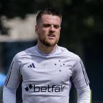 Ramiro, do Cruzeiro, passa por cirurgia após grave lesão no joelho