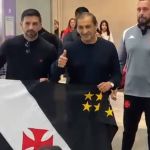 Ramón Díaz desembarca no Rio para assinar com Vasco