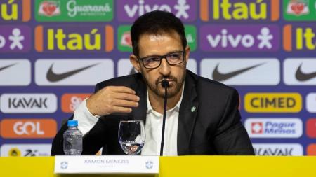 Ramon Meneses ocupa o cargo de técnico interino na Seleção Brasileira