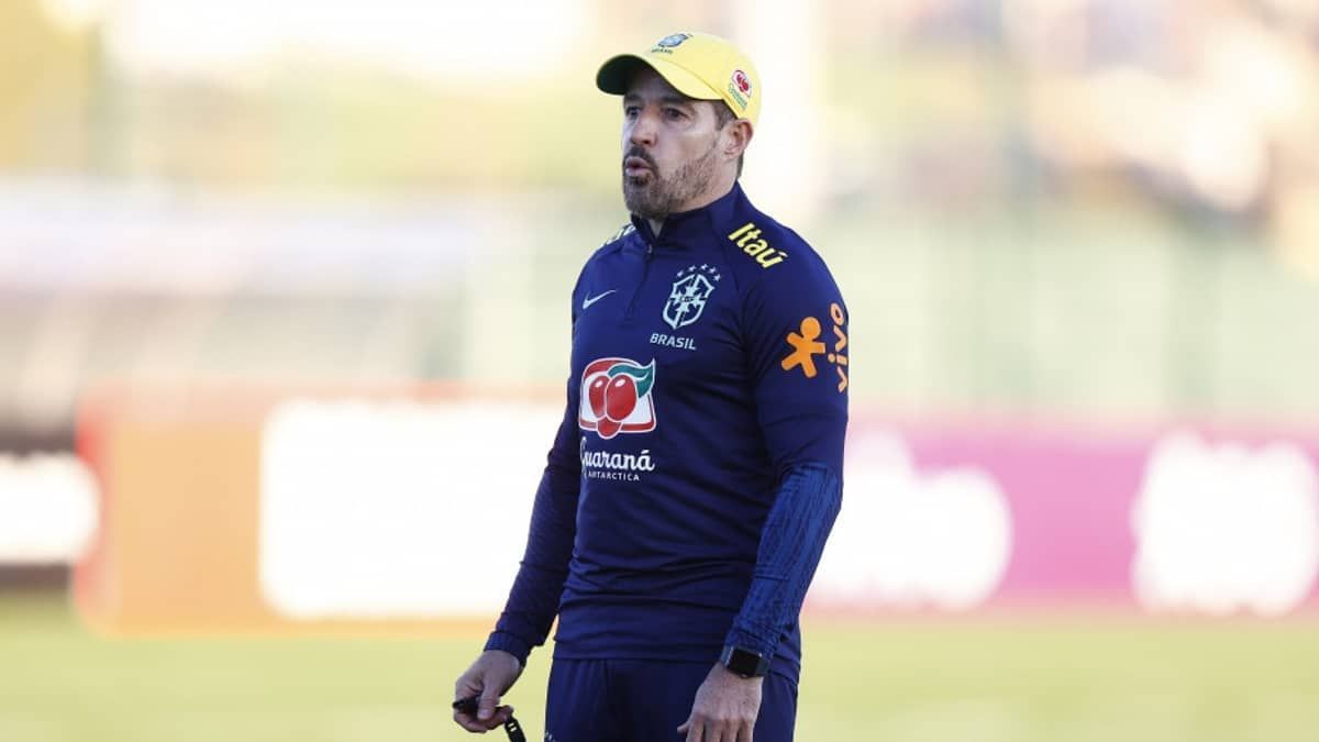 Sem técnico, Seleção Brasileira deve voltar a ser comandada por Ramon, que enfrentará maratona; entenda