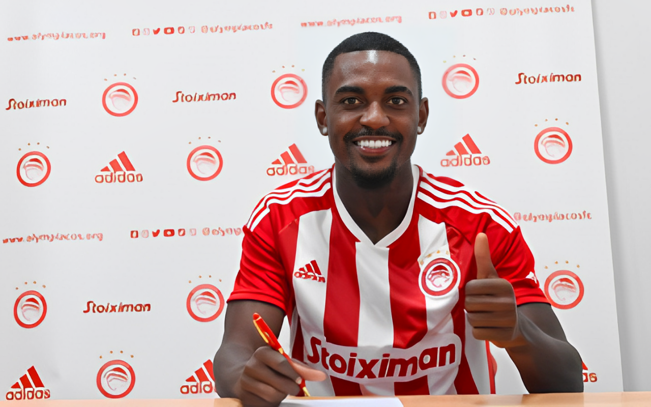 Inter busca contratação de lateral brasileiro do Olympiacos, da Grécia
