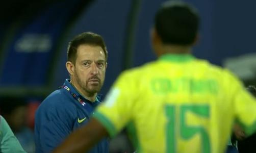 A tropa ofensiva da Raposa tem Alisson, Elber, Riascos, Willian, Rafael Silva, Douglas Coutinho, Ramón Ábila, Rafael Sóbis e Judivan.