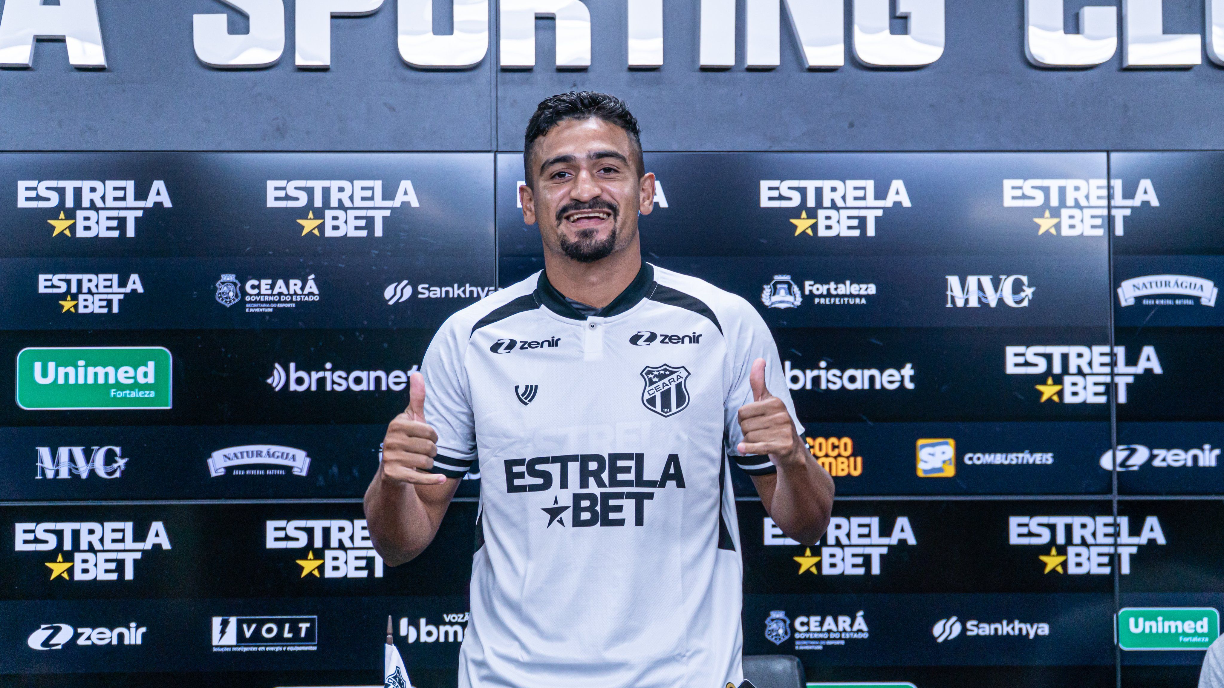Ex-Cruzeiro é apresentado no Ceará em meio à crise: 'Presidente falou com a gente'