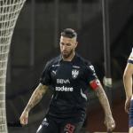 Sergio Ramos é expulso no México após cotovelada e chute em adversário