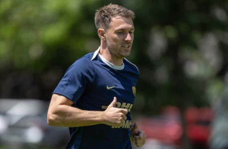 Aaron Ramsey em treino pelo Pumas em julho de 2025