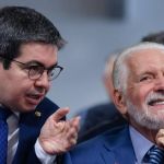 Randolfe reage a voto de líder do governo que interfere no STF