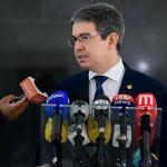 Randolfe vai ao STF e acusa Torres e Bolsonaro de tentativa de golpe de Estado