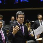 Governo aceita dialogar sobre corte de R$ 5,6 bilhões às emendas, mas, quer mantê-lo, afirma Randolfe