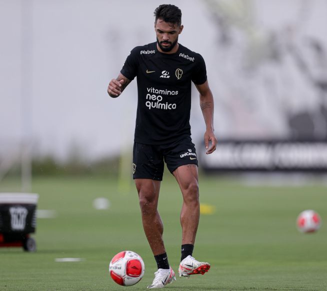 Corinthians paga parcela referente a Raniele e corre para ter volante na estreia do Paulista