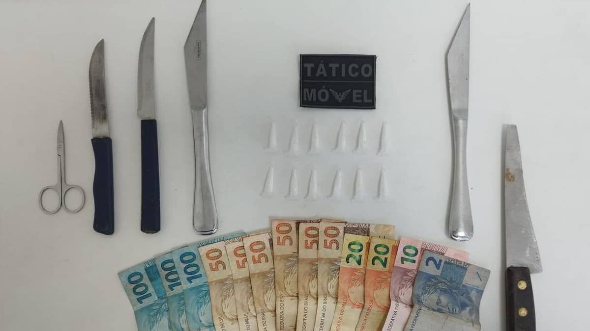 Polícia Militar prende dois suspeitos de tráfico de drogas no bloco Então Brilha