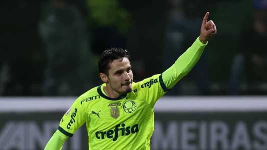 Raphael Veiga comemora gol contra o Vasco