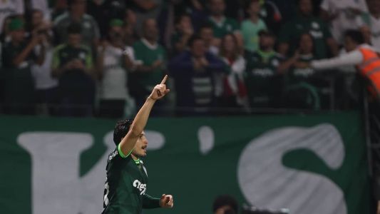 Raphael Veiga dá show e Palmeiras goleia o Grêmio por 4 a 1 pelo Brasileirão
