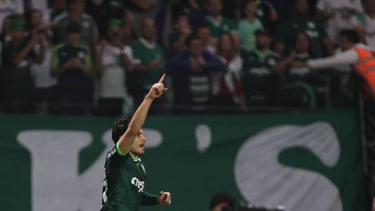 Raphael Veiga dá show e Palmeiras goleia o Grêmio por 4 a 1 pelo Brasileirão