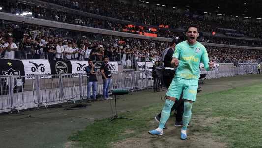 Raphael Veiga fez belo gol e garantiu vantagem ao Palmeiras na Libertadores
