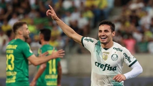Raphael Veiga fez o primeiro gol da vitória do Palmeiras fora de casa