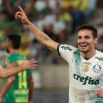 Palmeiras vence o Cuiabá e diminui distância para o Botafogo no Brasileirão