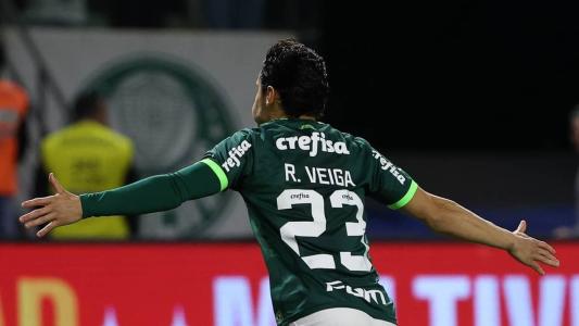 Raphael Veiga lidera quesitos ofensivos pelo Palmeiras na temporada