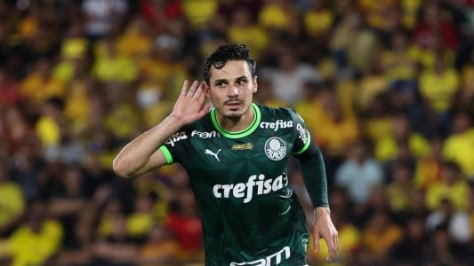 Raphael Veiga marcou o sétimo na temporada e se isolou como artilheiro do Palmeiras