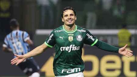 Raphael Veiga revela participação no crescimento dos reforços do Palmeiras