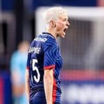 Estrela do futebol feminino se lesiona em última partida da carreira