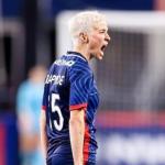 Estrela do futebol feminino se lesiona em última partida da carreira