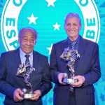Grandes ídolos do Cruzeiro, Dirceu Lopes e Piazza recebem 'Raposão de Ouro'