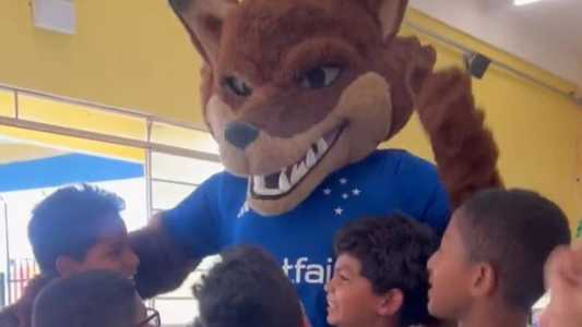Raposão visitou o Centro Infantil Divina Providência nesta sexta-feira (15)