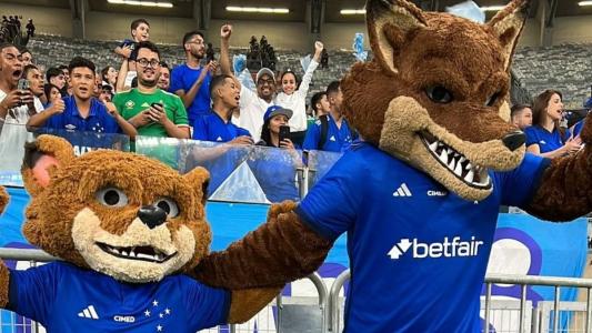 Raposinho e Raposão em noite de estreia no Mineirão