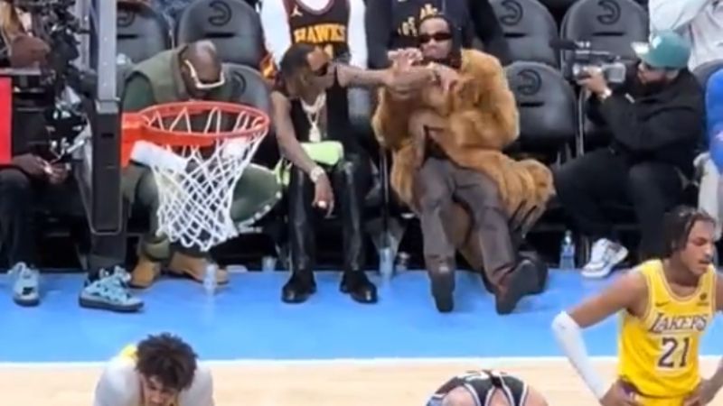 Rappers gravam clipe na beira da quadra em meio à jogo da NBA; veja