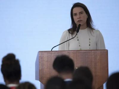 A governadora de Pernambuco, Raquel Lyra, discursa em Brasília (DF)