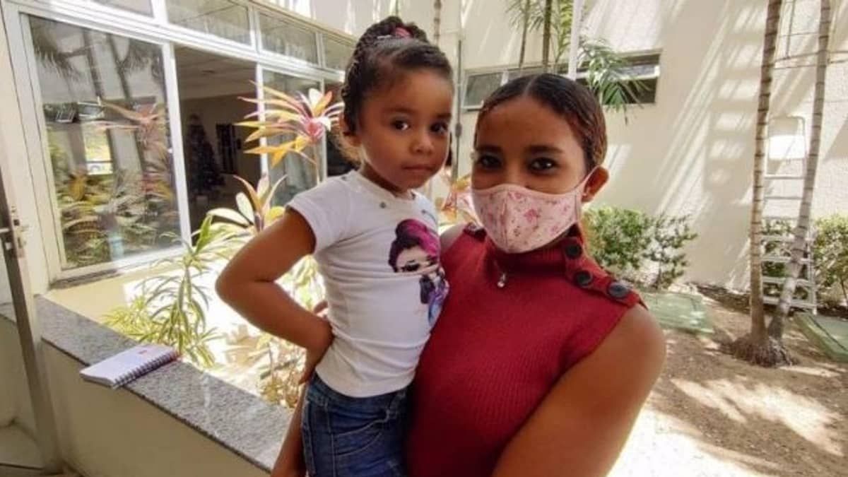 Criança sem sobrenome não consegue atendimento em posto de saúde: 'não quero que minha filha seja invisível'