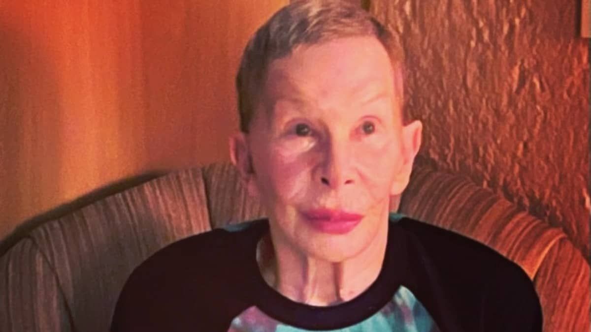 Rita Lee faz rara aparição após remissão do câncer de pulmão